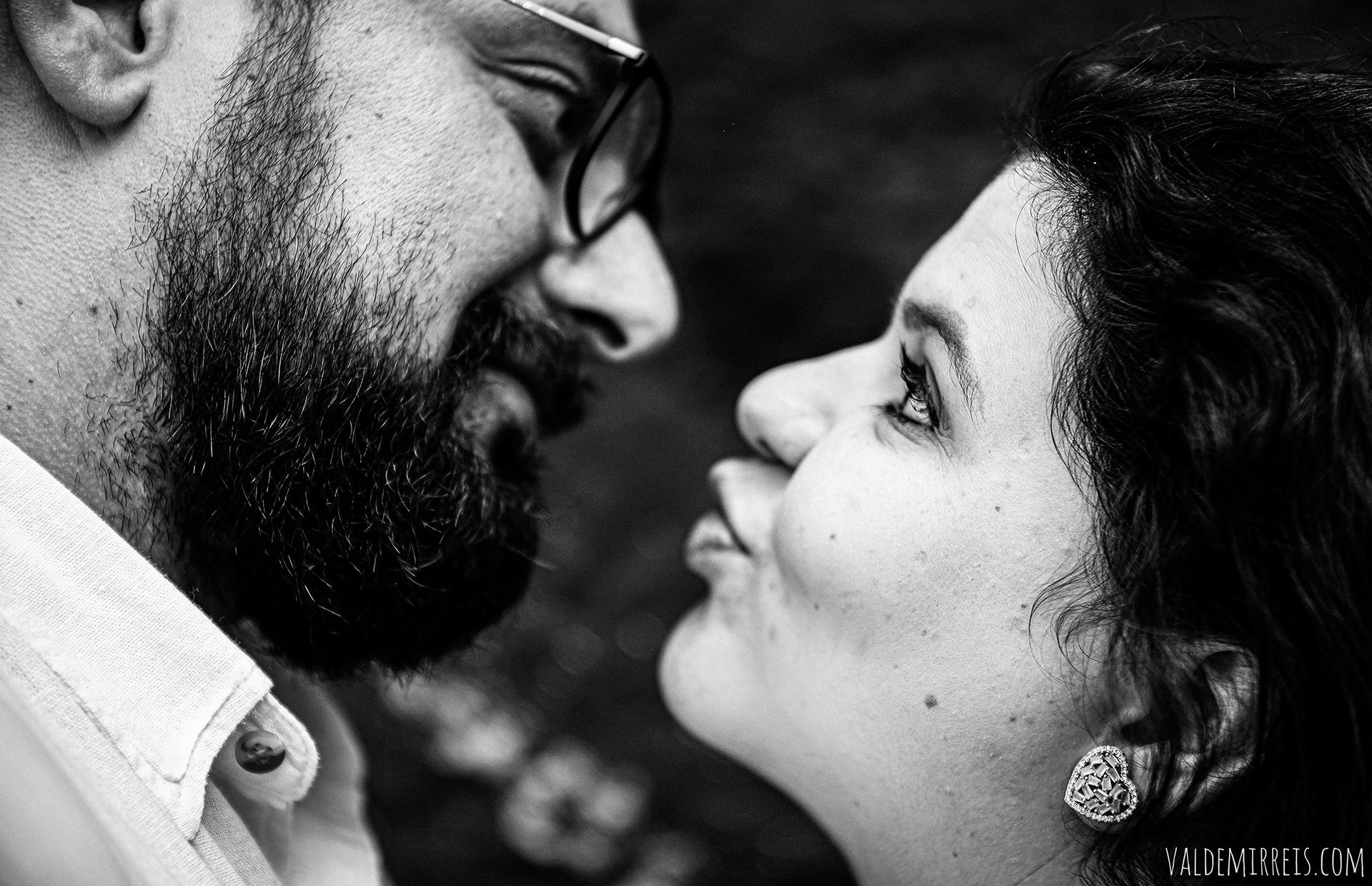 Foto Ensaio de Casal | Estação Ferroviária Engenheiro Schmitt | Engenheiro Schmitt SP | Danielle + Marco Foto Ensaio de Casal | Estação Ferroviária Engenheiro Schmitt | Engenheiro Schmitt SP | Danielle + Marco - Imagem 1