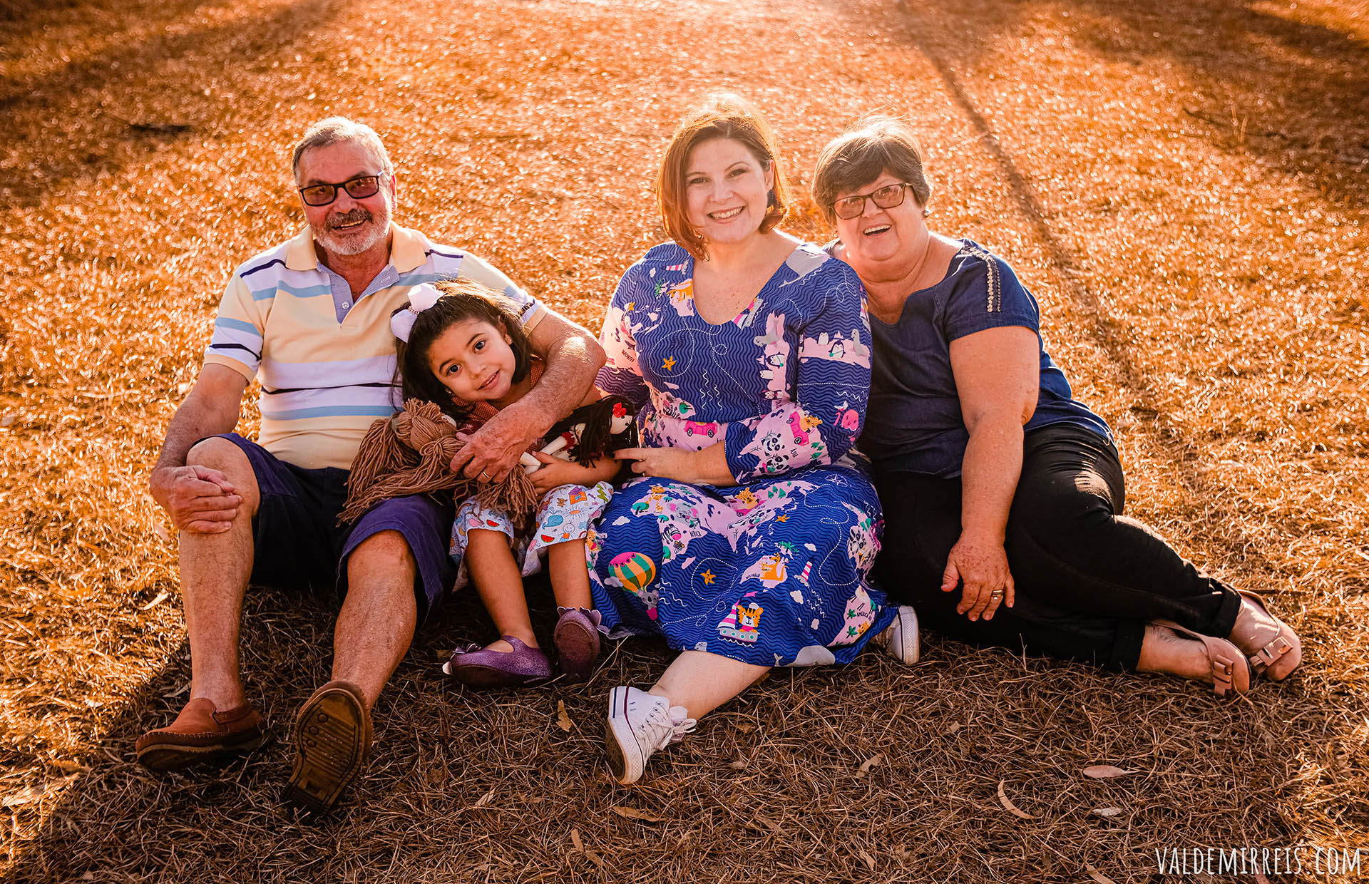 Foto E-Session | Ensaio Dia Das Mães | Praça do Vivendas | São José do Rio Preto SP | Família Cuciol Foto E-Session | Ensaio Dia Das Mães | Praça do Vivendas | São José do Rio Preto SP | Família Cuciol - Imagem 2