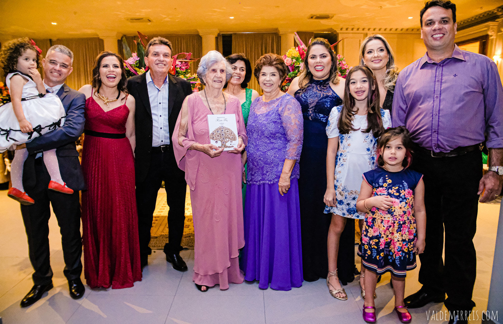 Foto Fotografia de Aniversário | 71 Anos | Felix Petrolli Buffet | São José do Rio Preto SP | Val Maciel Foto Fotografia de Aniversário | 71 Anos | Felix Petrolli Buffet | São José do Rio Preto SP | Val Maciel - Imagem 7