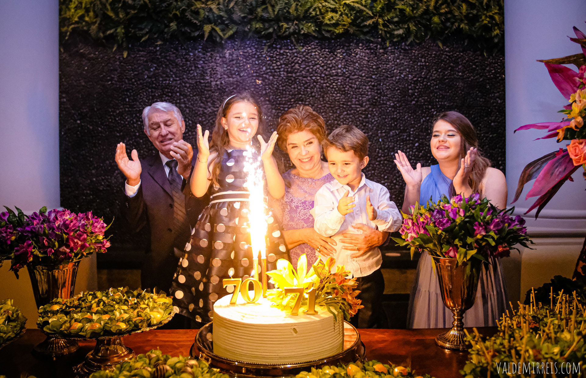 Foto Fotografia de Aniversário | 71 Anos | Felix Petrolli Buffet | São José do Rio Preto SP | Val Maciel Foto Fotografia de Aniversário | 71 Anos | Felix Petrolli Buffet | São José do Rio Preto SP | Val Maciel - Imagem 48