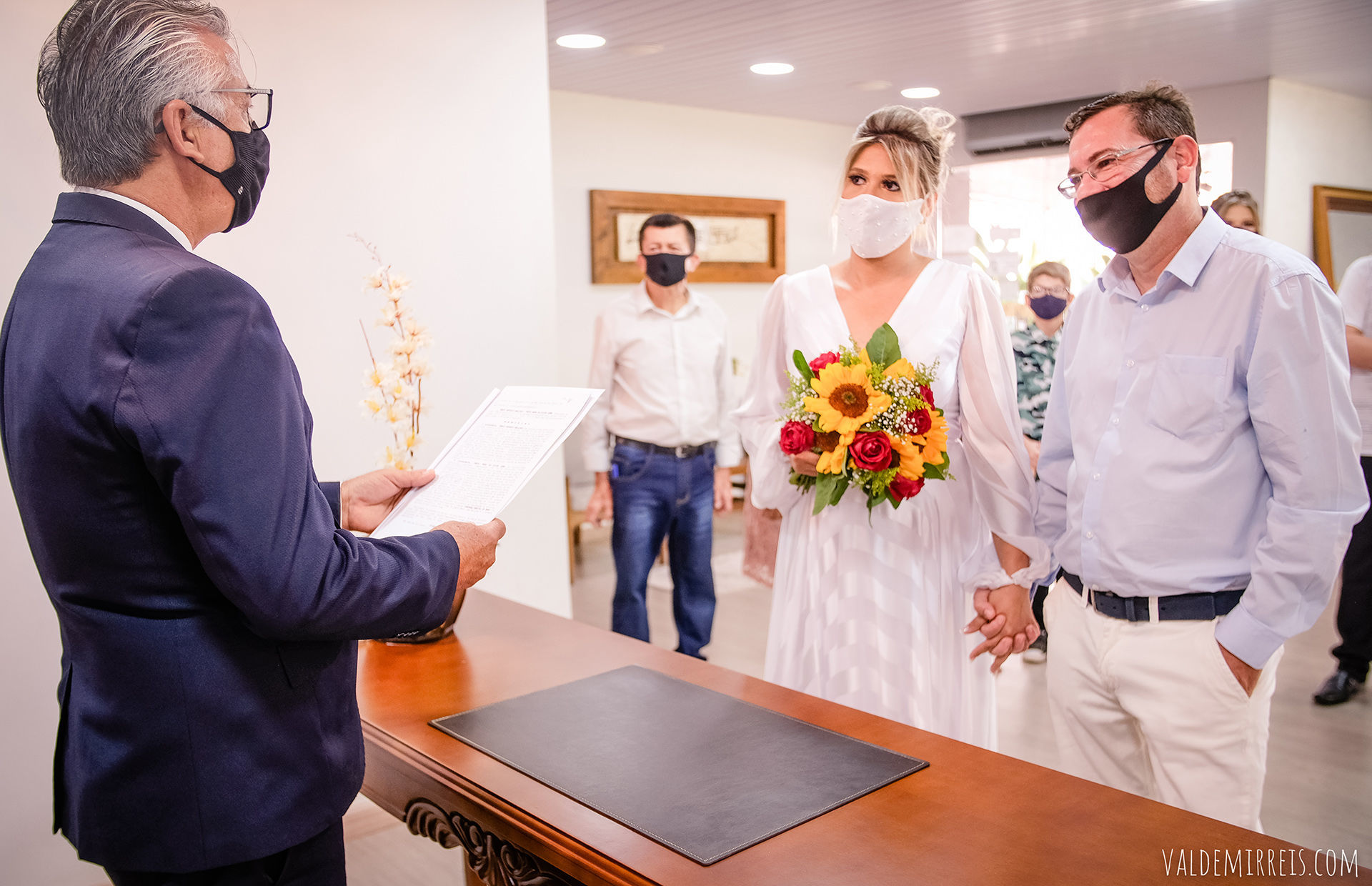 Foto Fotografia de Casamento 3º Cartório de Registro Civil das Pessoas Naturais | São José do Rio Preto SP | Vânia + Marco Foto Fotografia de Casamento 3º Cartório de Registro Civil das Pessoas Naturais | São José do Rio Preto SP | Vânia + Marco - Imagem 33