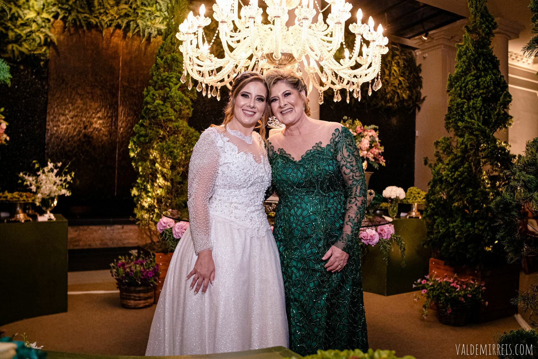 Foto Fotografia de Casamento | Paróquia Menino Jesus de Praga | Felix Petrolli Buffet | São José do Rio Preto SP | Lívia + Paulo Foto Fotografia de Casamento | Paróquia Menino Jesus de Praga | Felix Petrolli Buffet | São José do Rio Preto SP | Lívia + Paulo - Imagem 190