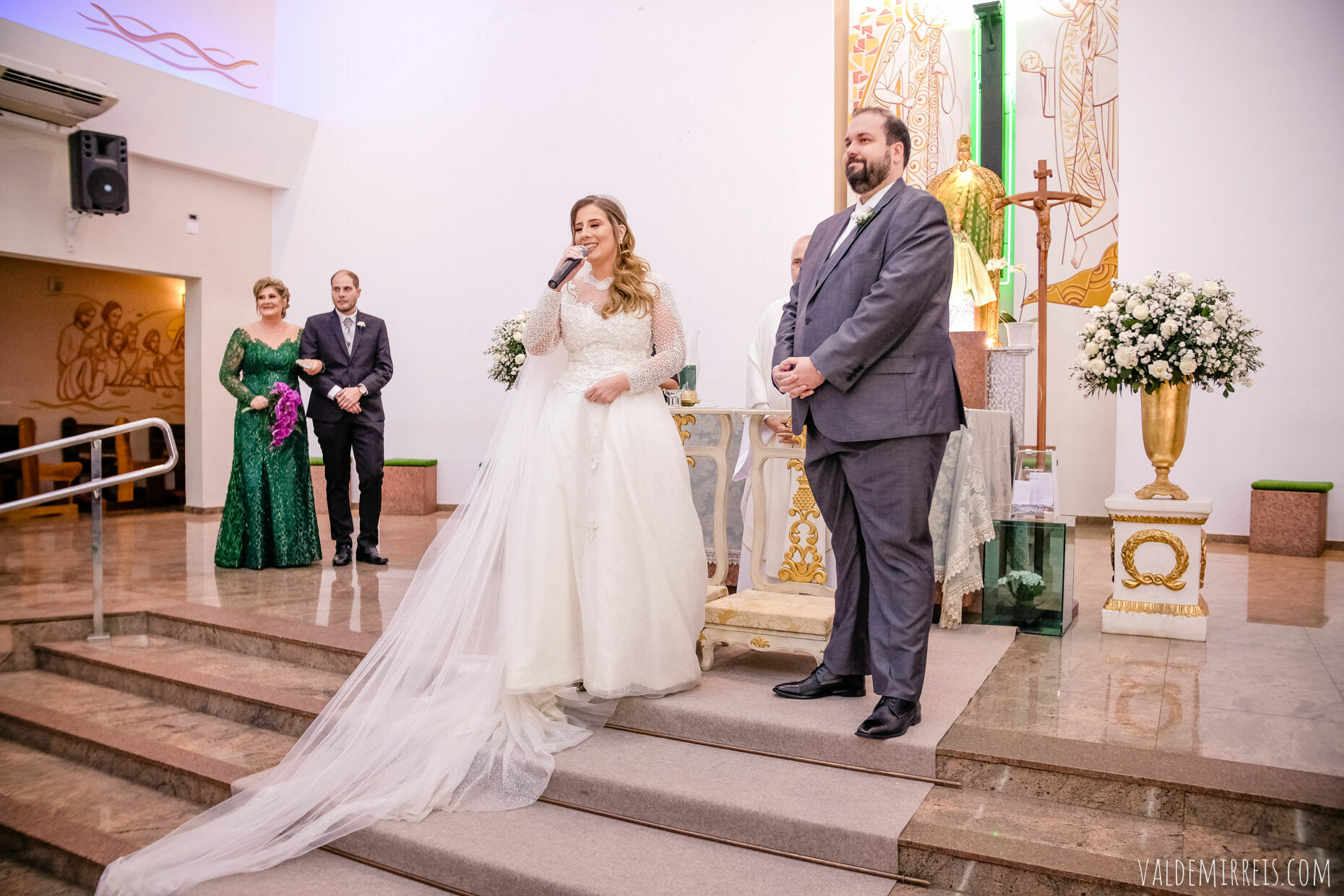 Foto i Fotografia de Casamento | Paróquia Menino Jesus de Praga | Felix Petrolli Buffet | São José do Rio Preto SP | Lívia + Paulo Foto i Fotografia de Casamento | Paróquia Menino Jesus de Praga | Felix Petrolli Buffet | São José do Rio Preto SP | Lívia + Paulo - Imagem 79