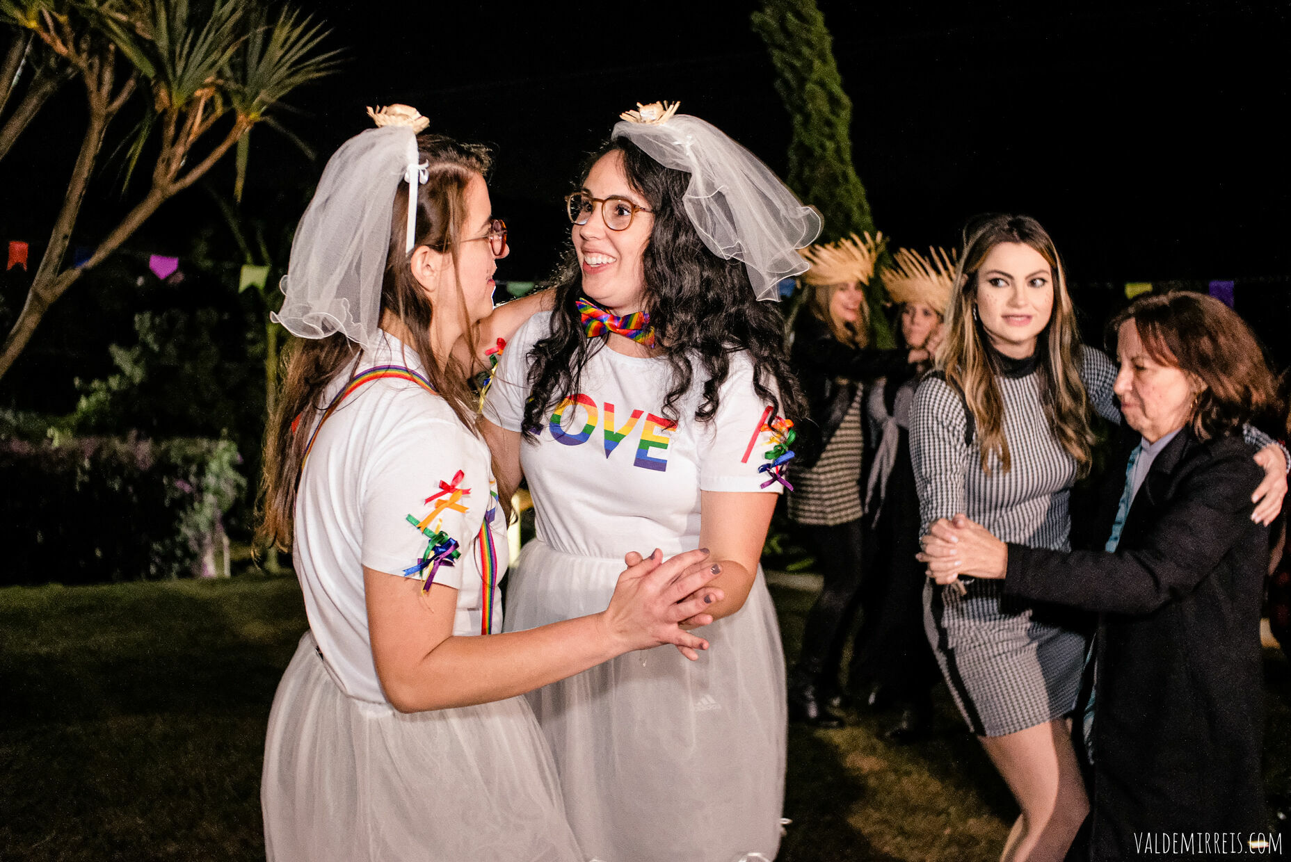 Foto BIG GAY BONANZA | Fotografia de Casamento | Espaço Flor de Liz | Mairiporã SP | Megan + Leticia Foto BIG GAY BONANZA | Fotografia de Casamento | Espaço Flor de Liz | Mairiporã SP | Megan + Leticia - Imagem 203