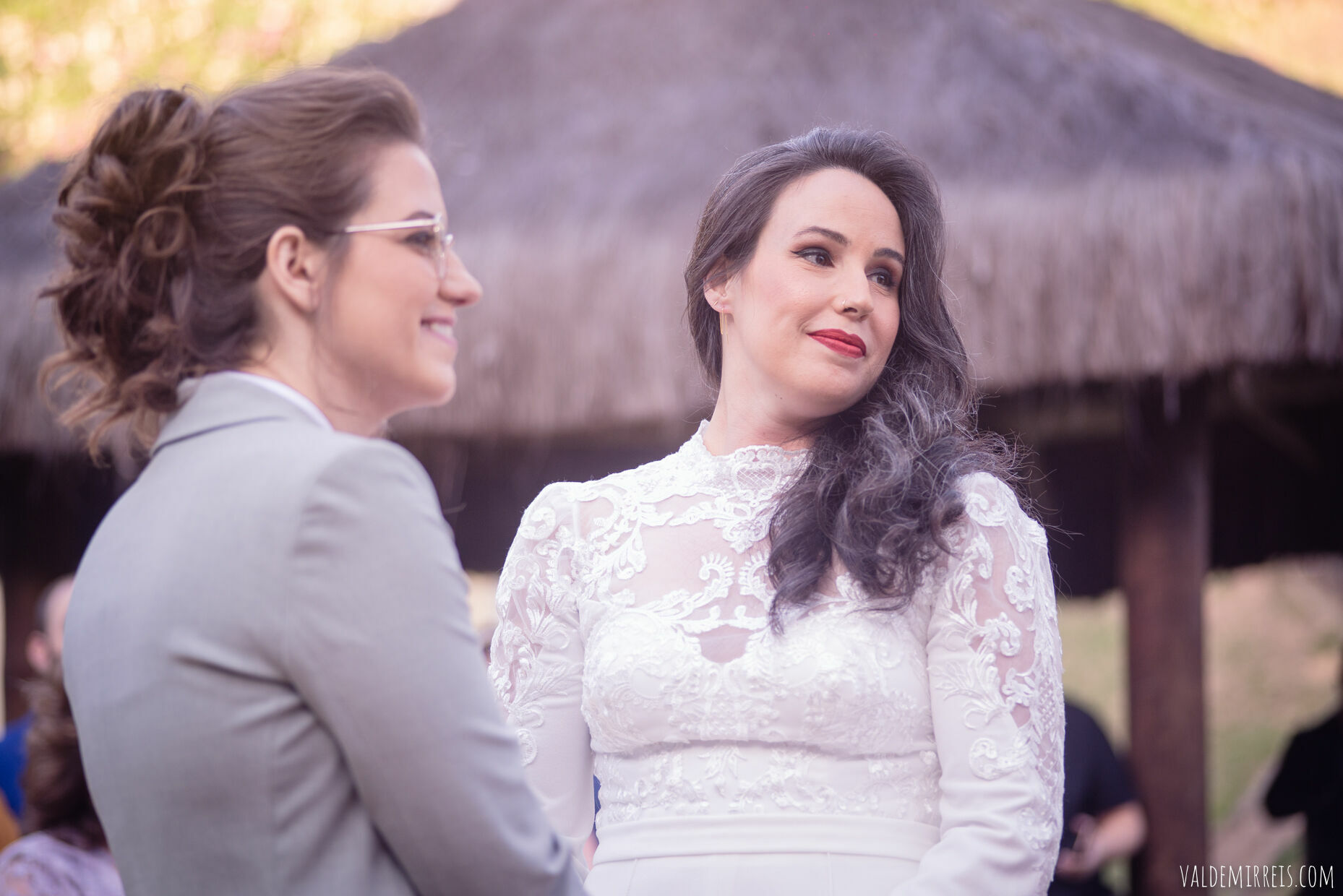 Foto BIG GAY BONANZA | Fotografia de Casamento | Espaço Flor de Liz | Mairiporã SP | Megan + Leticia Foto BIG GAY BONANZA | Fotografia de Casamento | Espaço Flor de Liz | Mairiporã SP | Megan + Leticia - Imagem 373