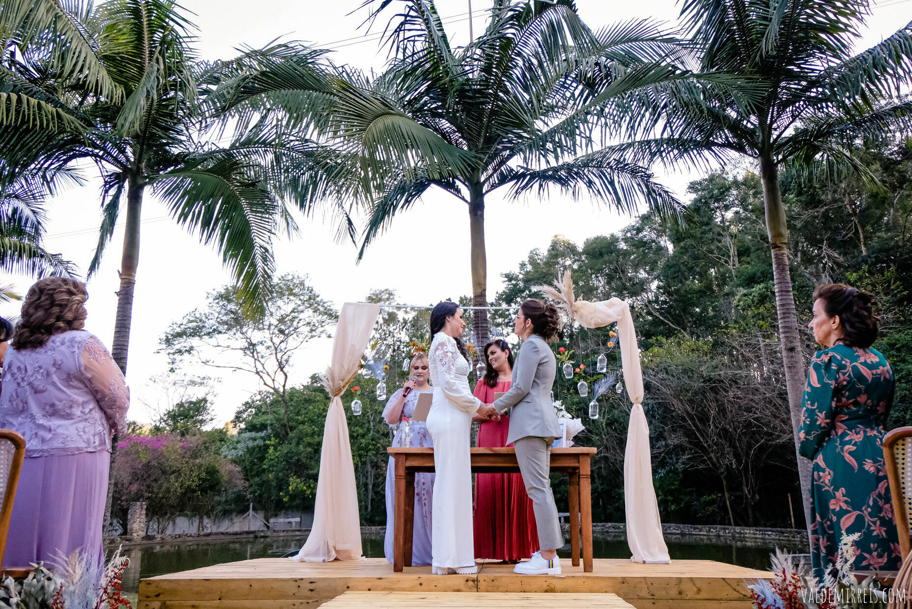 Foto BIG GAY BONANZA | Fotografia de Casamento | Espaço Flor de Liz | Mairiporã SP | Megan + Leticia Foto BIG GAY BONANZA | Fotografia de Casamento | Espaço Flor de Liz | Mairiporã SP | Megan + Leticia - Imagem 384