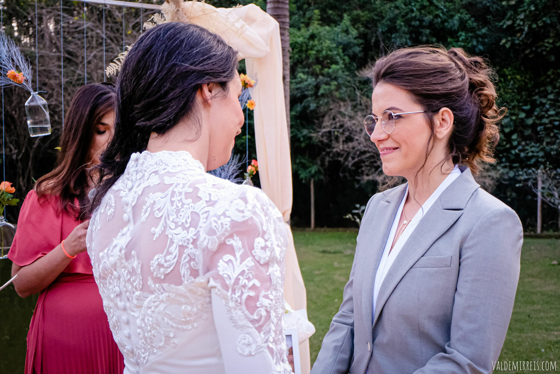 Foto BIG GAY BONANZA | Fotografia de Casamento | Espaço Flor de Liz | Mairiporã SP | Megan + Leticia Foto BIG GAY BONANZA | Fotografia de Casamento | Espaço Flor de Liz | Mairiporã SP | Megan + Leticia - Imagem 383