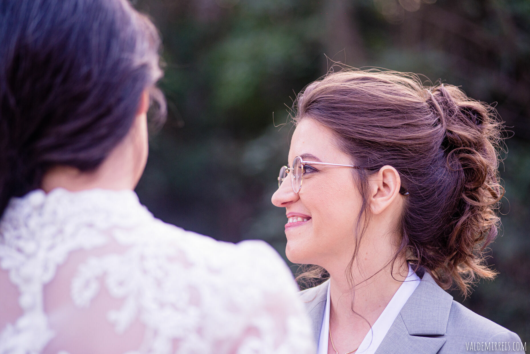 Foto BIG GAY BONANZA | Fotografia de Casamento | Espaço Flor de Liz | Mairiporã SP | Megan + Leticia Foto BIG GAY BONANZA | Fotografia de Casamento | Espaço Flor de Liz | Mairiporã SP | Megan + Leticia - Imagem 397