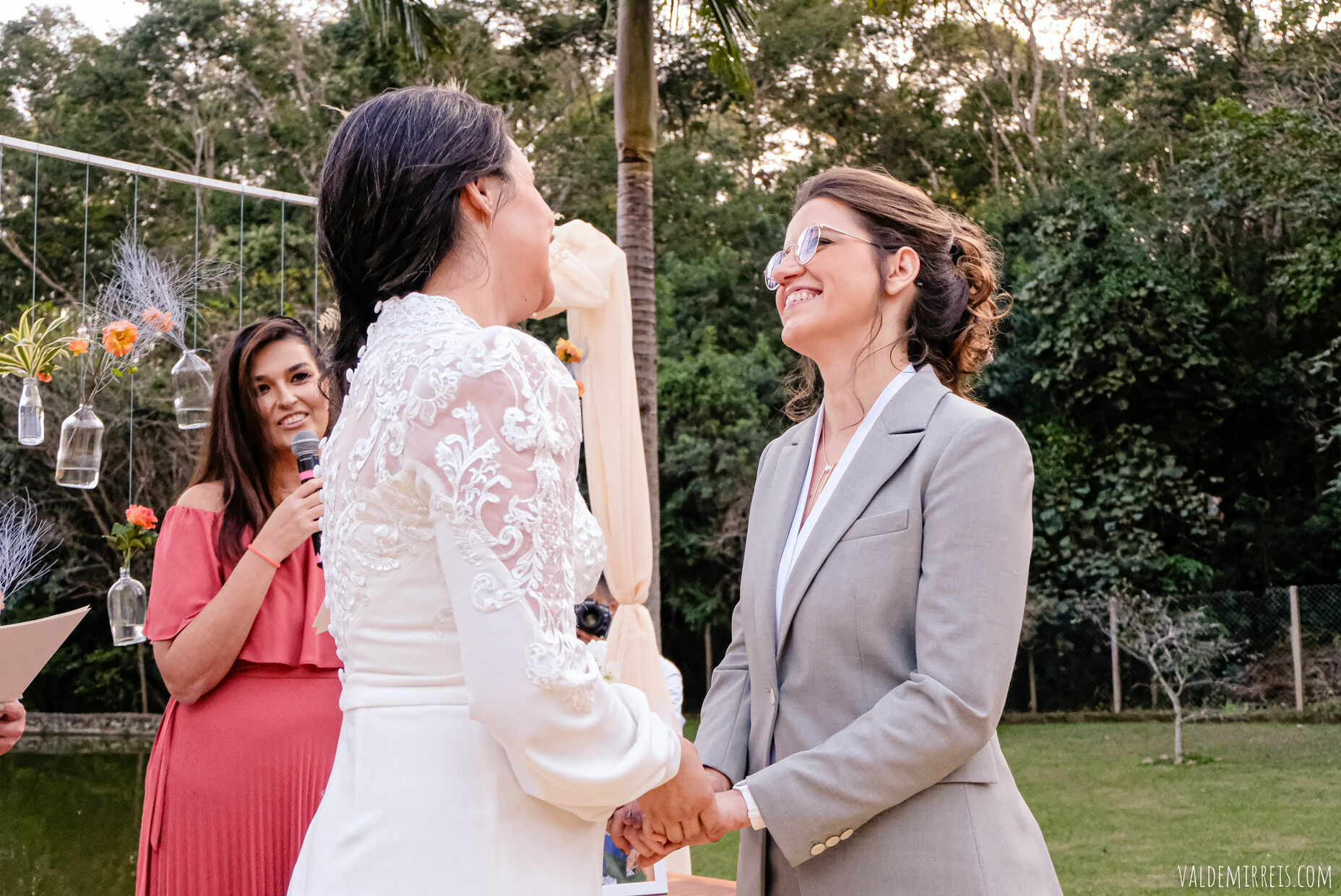 Foto BIG GAY BONANZA | Fotografia de Casamento | Espaço Flor de Liz | Mairiporã SP | Megan + Leticia Foto BIG GAY BONANZA | Fotografia de Casamento | Espaço Flor de Liz | Mairiporã SP | Megan + Leticia - Imagem 421