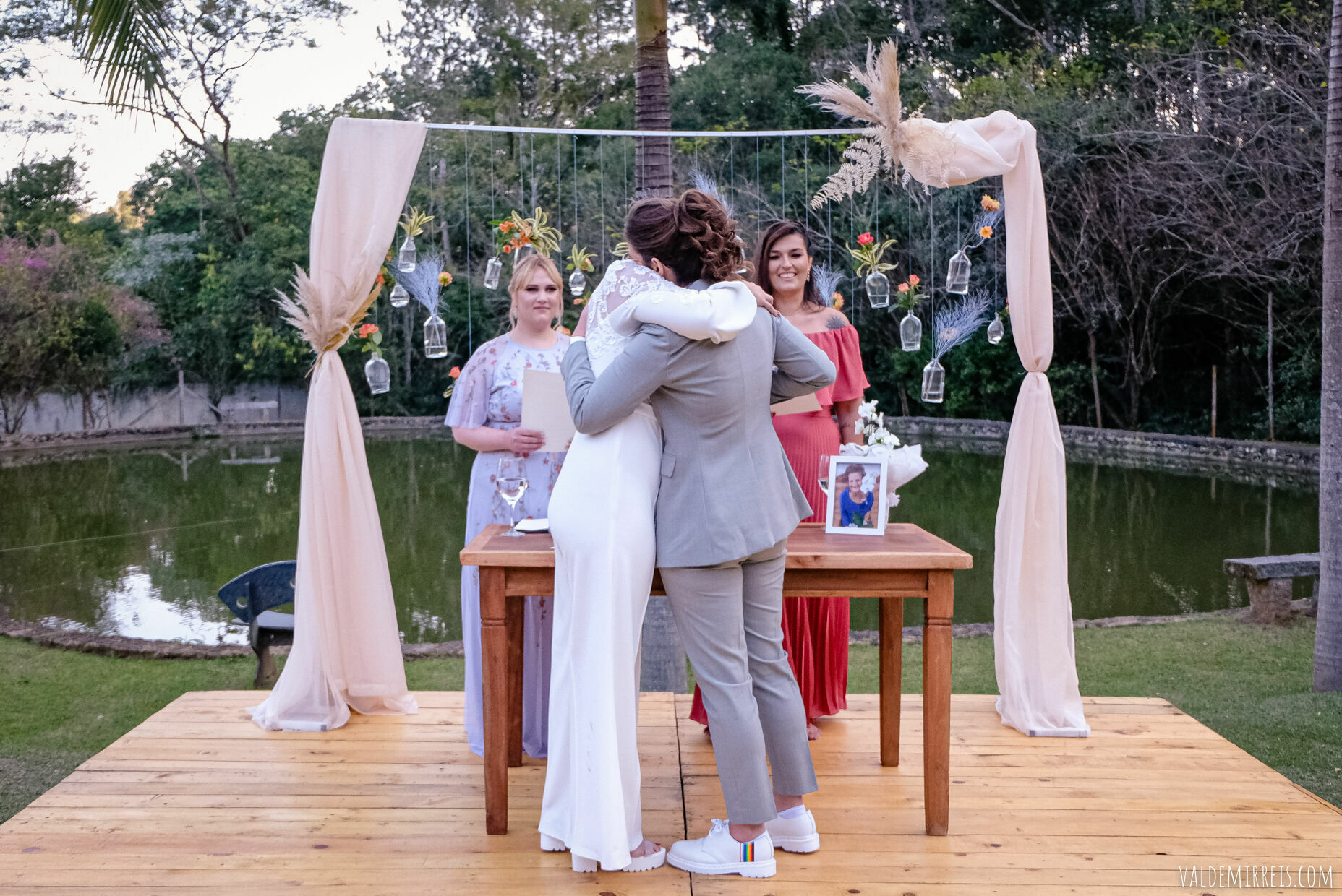 Foto BIG GAY BONANZA | Fotografia de Casamento | Espaço Flor de Liz | Mairiporã SP | Megan + Leticia Foto BIG GAY BONANZA | Fotografia de Casamento | Espaço Flor de Liz | Mairiporã SP | Megan + Leticia - Imagem 450