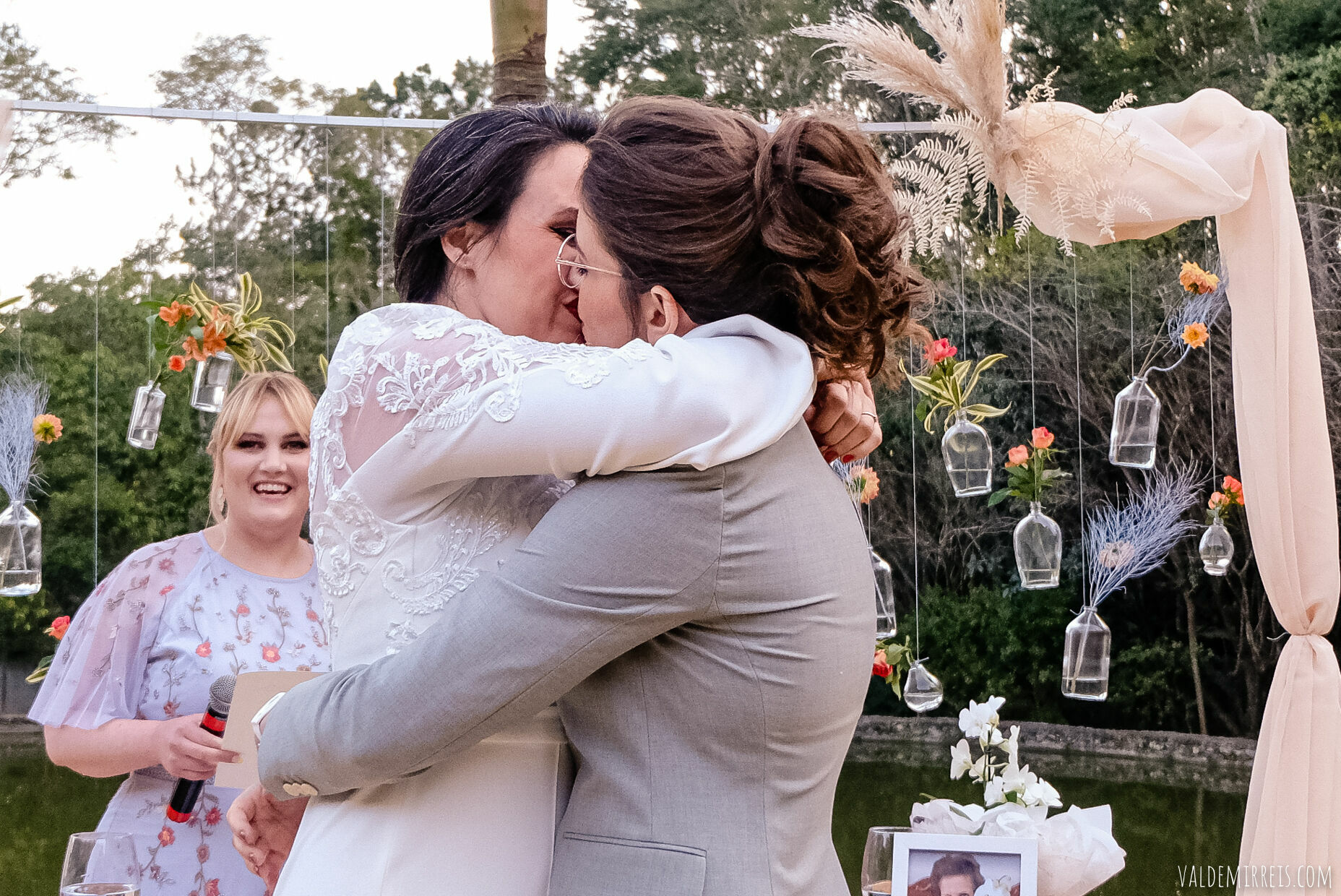 Foto BIG GAY BONANZA | Fotografia de Casamento | Espaço Flor de Liz | Mairiporã SP | Megan + Leticia Foto BIG GAY BONANZA | Fotografia de Casamento | Espaço Flor de Liz | Mairiporã SP | Megan + Leticia - Imagem 460